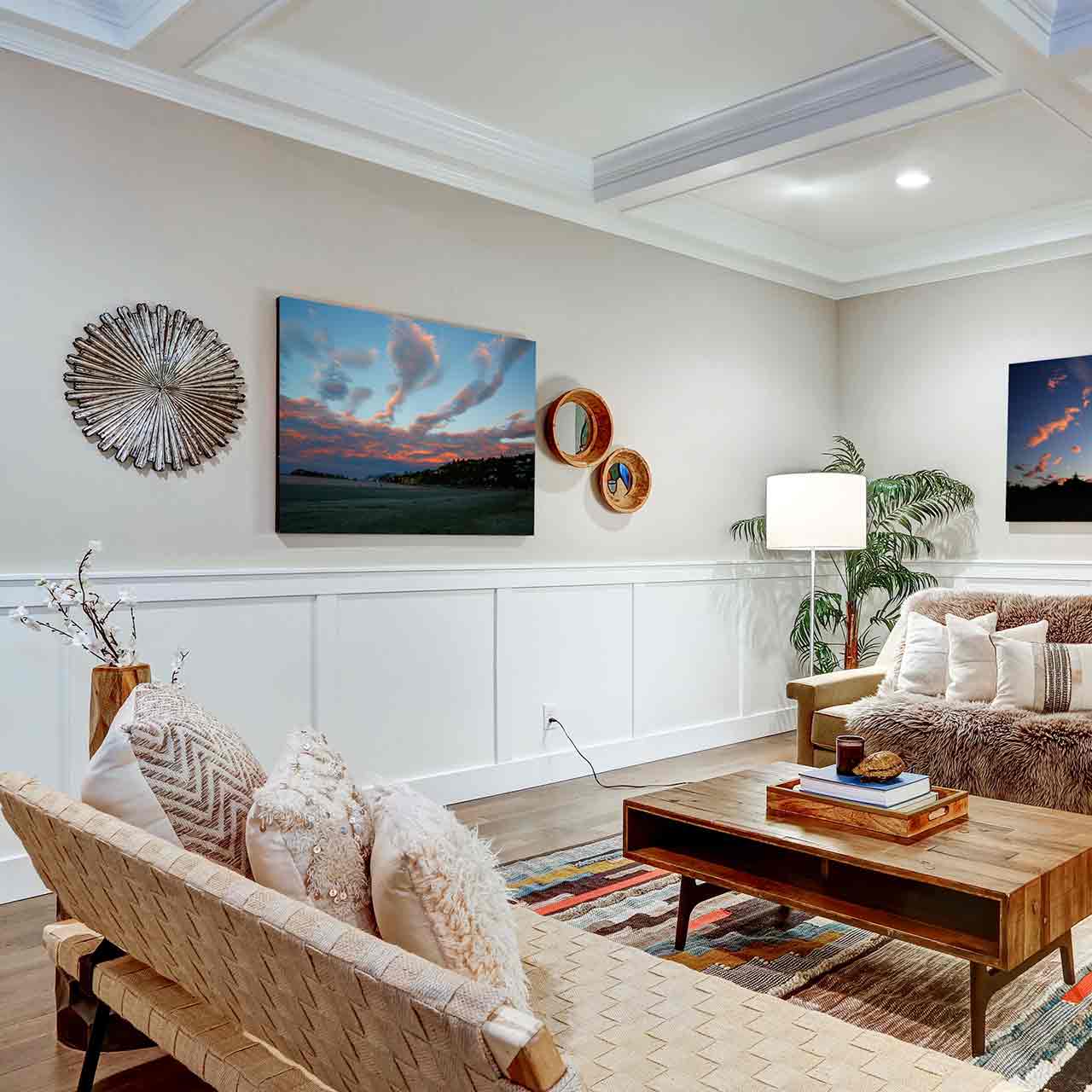 Craftsman style living room designs include a lot of rich wood trims and solid wooden furniture